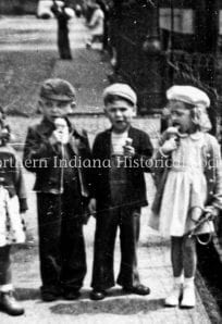 children eating ice cream 1946